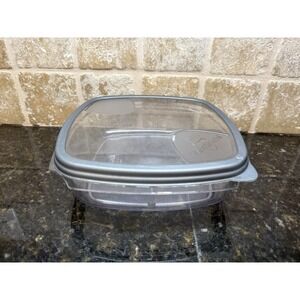 Rubbermaid Stain Shield Container 8.5 Cup Square 2.1 Quart